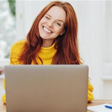 Aprueba tu CAE con confianza — 100% de éxito en exámenes Cambridge
