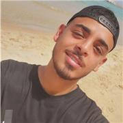 Soy un estudiante en la Universidad de La Coruña. Hablo 4 idiomas:arabe ingles frances y español .