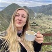 Profesora de español con experiencia internacional. Ofrezco clases online dinámicas, prácticas y adaptadas a cada estudiante.