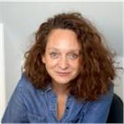 Directrice artistique et graphiste spécialisée en identité visuelle