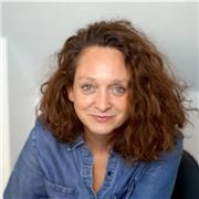 Directrice artistique et graphiste spécialisée en identité visuelle