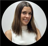 Me defino como una persona dinámica de gran poder adaptativo a la cual le apasiona ayudar a la gente a lograr su mejor versión mediante el autoconocimiento. utilizo como herramientas la escucha activa, y las preguntas poderosas así como el diálogo interno