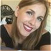 Profesora de inglés imparte inglés a niños de todas las edades