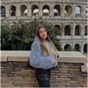 Studentessa di sistemi informativi aziendali al quarto anno
