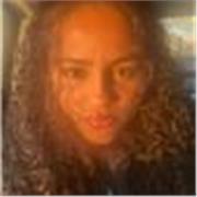 Soy una estudiante-atleta y me estoy sacando la carrera en USA. Así que mi nivel de inglés es muy alto y manejo bien el idioma. 