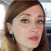 Profesora de pintura, entusiasta, con buena actitud y amplios conocimientos.