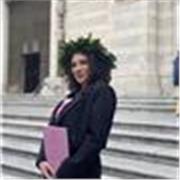 Se sei alla ricerca di un'insegnante che ti motivi e ti guidi nello studio in un clima sereno, contattami!