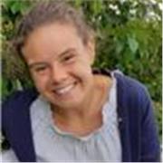 Profesora de inglés imparte clases particulares a alumnos de todas las edades