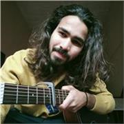 Guitar teacher providing classes to beginner students of all age