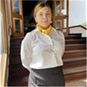 Estudiante de gestión de la hospitalidad con manejo fluido del idioma inglés y capacidad para enseñar