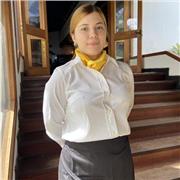 Estudiante de gestión de la hospitalidad con manejo fluido del idioma inglés y capacidad para enseñar