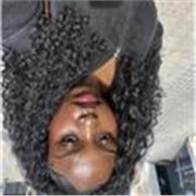 Enthusiastic English tutor offering engaging English lessons and childcare support in Barcelona, with strong communication skills 