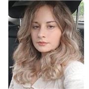 Studentessa di giurisprudenza impartisce lezioni private di diritto