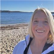 Artiste peintre professionnelle donne cours de peinture abstraite