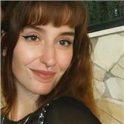 Maestra de primaria implicada en la educación en todos los cursos y niveles.