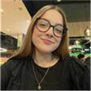 estudiante con un nivel certificado de inglés y vocación para enseñar 