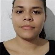 Profesora de español y sociales imparte clases a niño de primaria