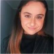 Maestra de Educación Infantil apta para ofrecer clases a niños y niñas de Primaria y Secundaria.