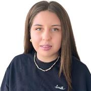 Profesora de dibujo digital para niños de 10 años