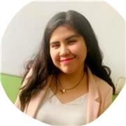 Profesora de matematicas que imparte clases a niños de todas las edades