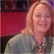 Profesora titulada Nivel C1 con experiencia en niños, adolescentes, jóvenes y adultos imparte clases creativas online y presencial