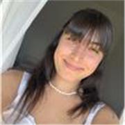 offro lezioni di inglese e francese per alunni di scuola media e superiore. Sono neodiplomata al liceo linguistico con 100/100 e con certificazioni C1 in inglese e B2 in francese. Ho conseguito doppio diploma Esabac in francese con il massimo dei voti