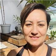 Professora de Yoga Integral, ensino técnicas de respiração, ásanas (posturas), meditação, aceitação e evolução espiritual. Namastê