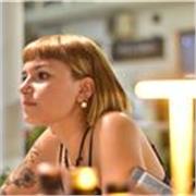 Studentessa di lettere impartisce ripetizioni di latino