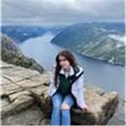 Profesora de Biología imparte clases de Inglés y Biología a niños/as de primaria y secundaria