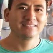 Profesor de ingles imparte clases relacionado a gramática y formas de comunicación en inglés