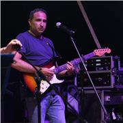 Impartisco lezione per chitarra classica, acustica, elettrica. Ho conseguito il livello 7-8-9 della Scuola di musica Yahamaa