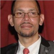 Professeur expérimenté de jeunes et adultes