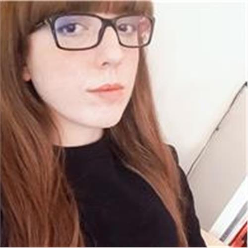 Etra, insegnante di inglese
