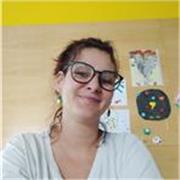 Soy profesora y dirijo mi propia academia de formación. Soy licenciada en historia con master en coach pedagógico. 