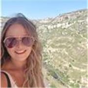 Irish woman, English is my mother tongue, I am also Tefl qualified and hold a degree in English Literature.
I like to make learning friendly,  fun and memorable for the student.

Donna irlandese, l'inglese è la mia lingua madre, sono anche qualificata Tef