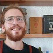 Offro un compendio di ogni aspetto della cultura umanistica, appassionando tramite rimandi e intrecci