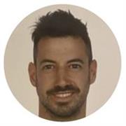 Profesor de Matemáticas, física y química con más de 10 años de experiencia dando clases.