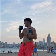 A niños, adolescentes y adultos que quieran desarrollarse en este hermoso deporte