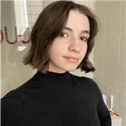 Étudiante en master de neurosciences donne des cours de biologie en ligne du primaire au secondaire