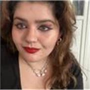 Me defino como una persona abierta, que se adapta facilmente y resolutiva. Cualidades importantes en un profesor particular.  