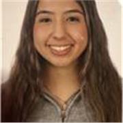 Estudiante universitaria preparándose para ser profesora de primaria 