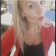 Profesora de derecho que imparte clases a todas las edades