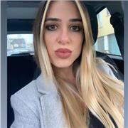 Insegnante di diritto ed economia e specializzata nelle attivitá di sostegno