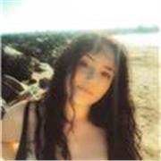 Alumna universitaria de lengua y literatura castellana, domino los idiomas (italiano e inglés nativos)