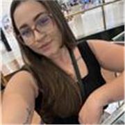 Professora de reforço escolar formada em Pedagogia, especializada no atendimento de crianças de 5 a 10 anos.