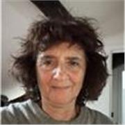 Sono un’insegnante di italiano-storia-latino alle superiori. Lavoro a Milano e ho esperienza con studenti non madrelingua e dsa.