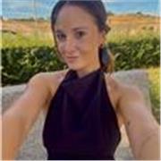 Persona risueña, con mucha paciencia y dulzura, titulada en Primaria y especializada en francés. 