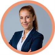 Avec douze ans d'expérience dans le commerce, l'immobilier et l'assurance pour différents publics et différentes écoles.