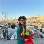 Neo-laureata in Filosofia (LM-78) impartisce lezioni di storia, filosofia, italiano e inglese per le medie e scuole superiori