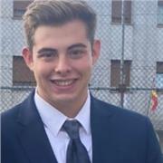 Estudiante universitario apto para dar clase de asignaturas del bachillerato científico